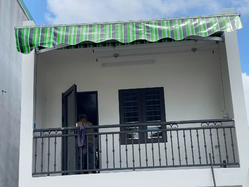 Mái hiên di động che nắng mưa ban công