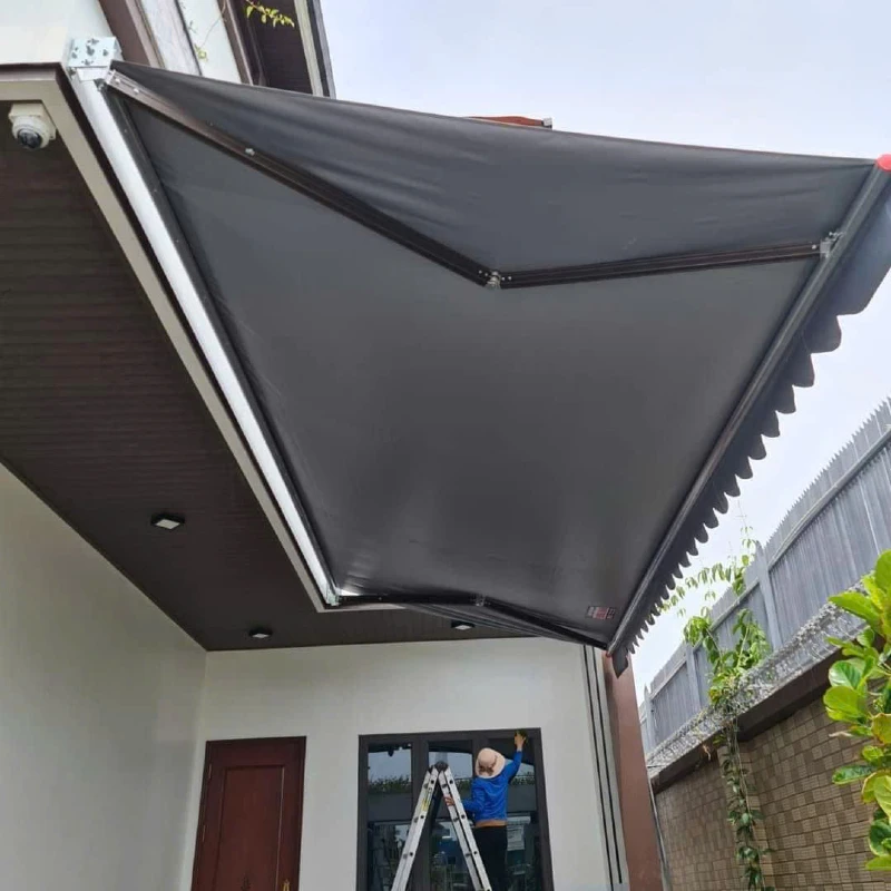 Mái hiên di động hệ quay tay màu ghi xám