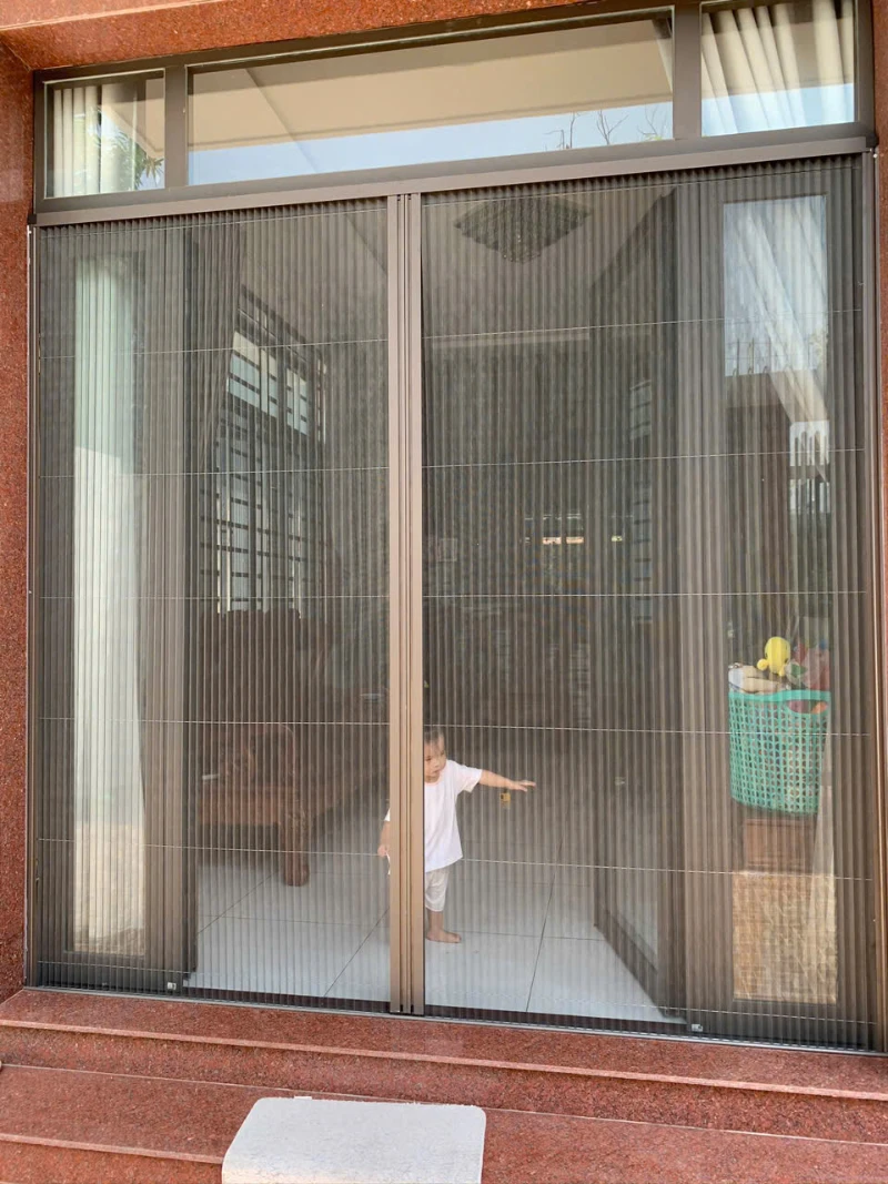 Cửa chống muỗi dạng xếp gấp cho cửa chính