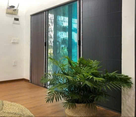 Cửa lưới chống muỗi kết hợp rèm tổ ong