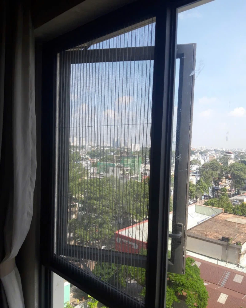 Cửa lưới chống muỗi xếp gọn cho cửa sổ mở quay