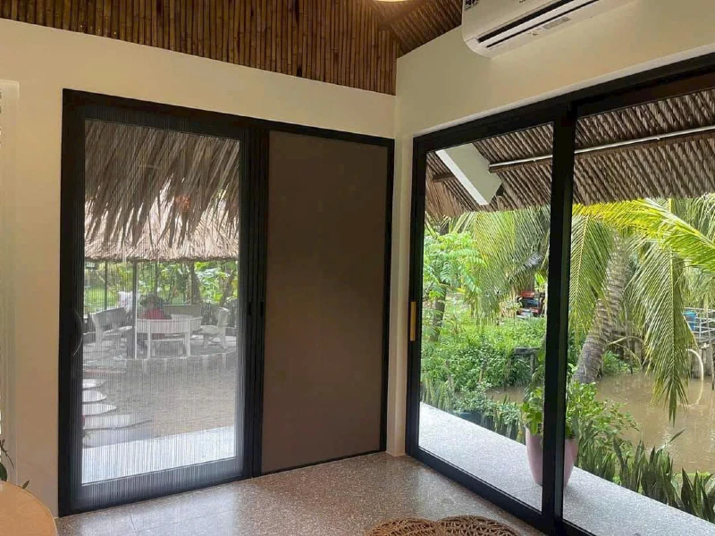 Vách ngăn tổ ong cách nhiệt kết hợp lưới chống muỗi