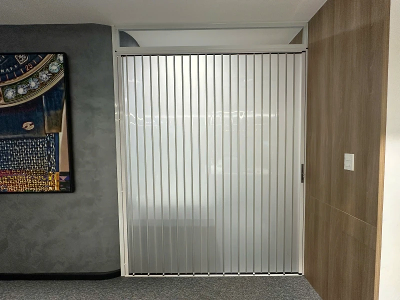 Cửa xếp lá nhựa mờ loại cao cấp