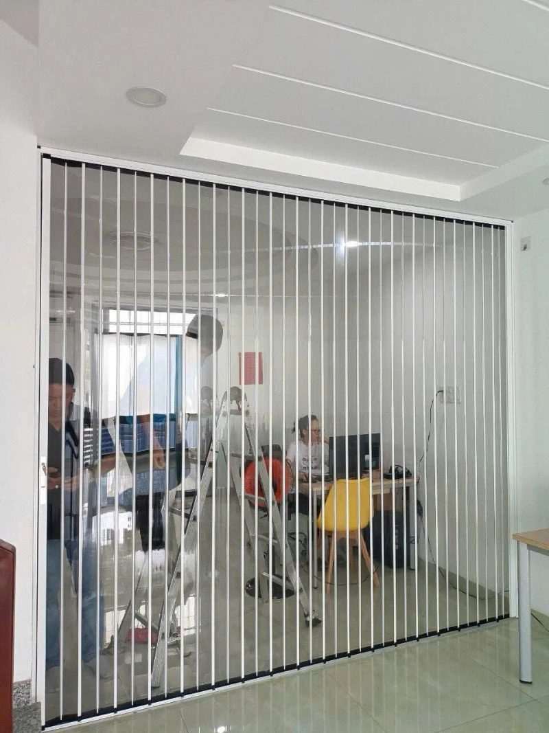 Cửa xếp lá nhựa trong suốt cho văn phòng