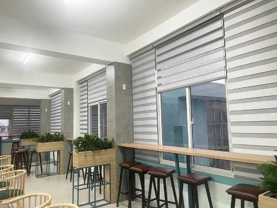 Rèm cầu vồng quán cafe