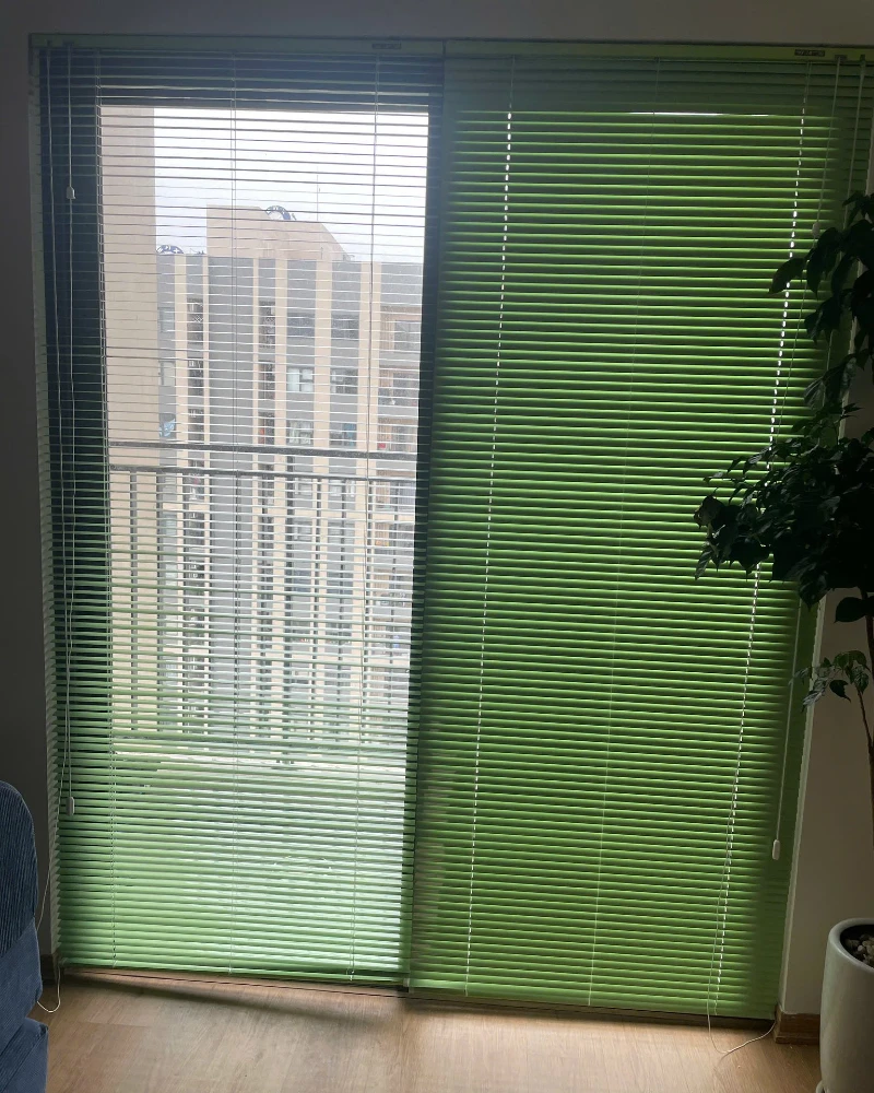 Rèm sáo nhôm màu xanh lá