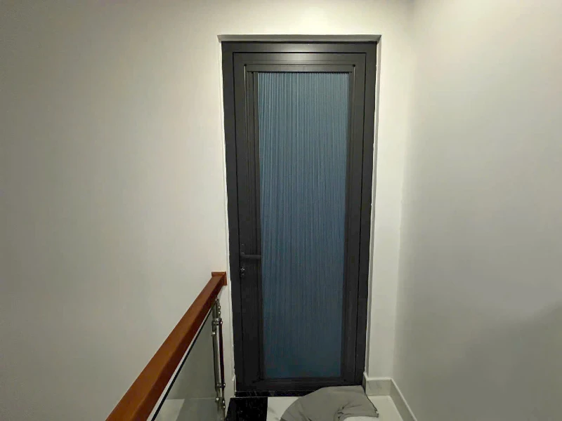 Rèm tổ ong trên kính cho cửa nhôm xingfa