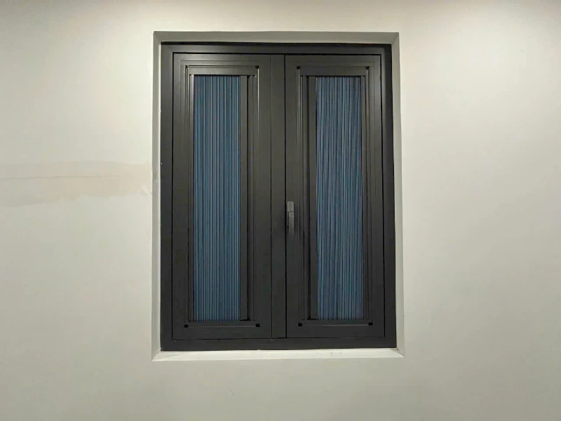 Rèm tổ ong trên kính cách nhiệt cửa sổ