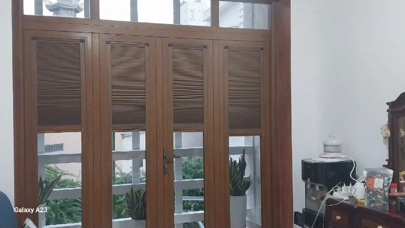 Rèm tổ ong trên kính cản nắng cản nhiệt