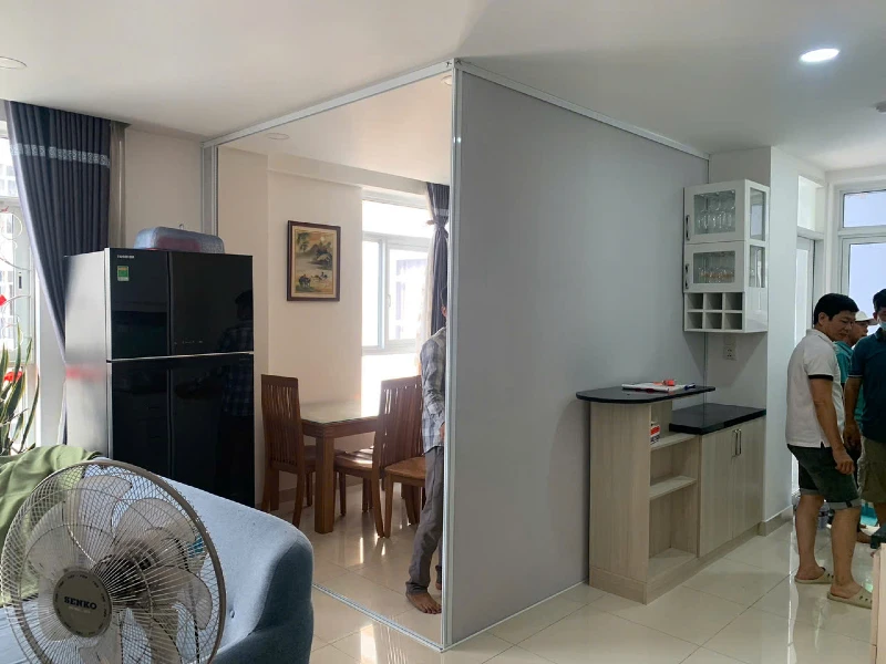 Vách tổ ong chữ L ngăn phòng ăn